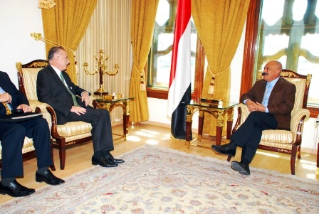 رئيس الجمهورية أثناء لقائه أمس أمين عام منظمة المؤتمر الإسلامي